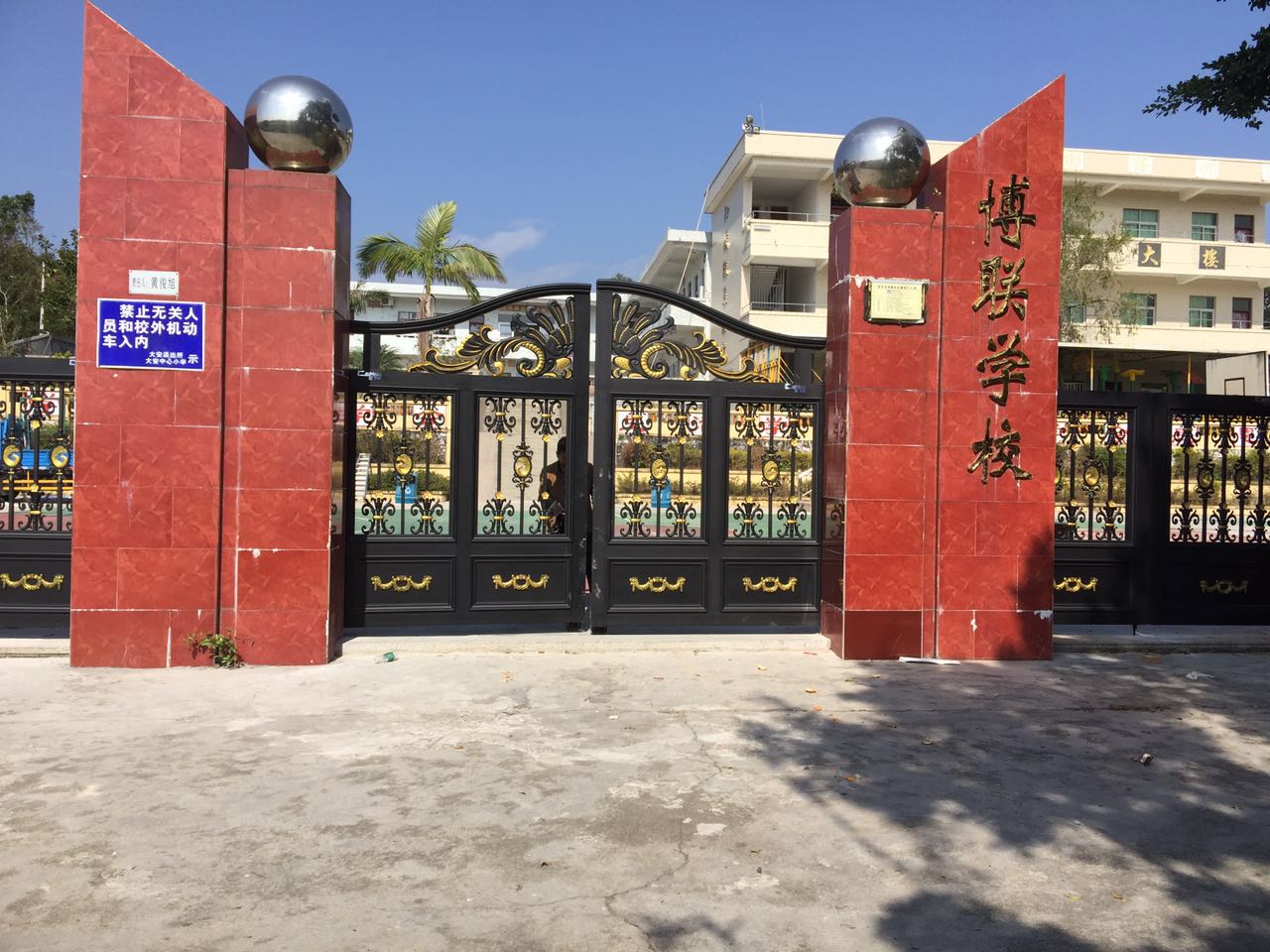 重庆铜梁区重庆铜梁区云南昆明市悬浮平开门